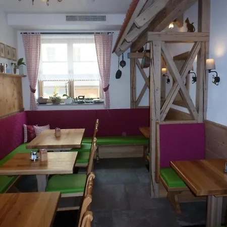 Der Sailer & Restaurant 3* オーバータウエルン